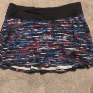 Lululemon Size 8 Reg blue/green/black/red/wt skirt